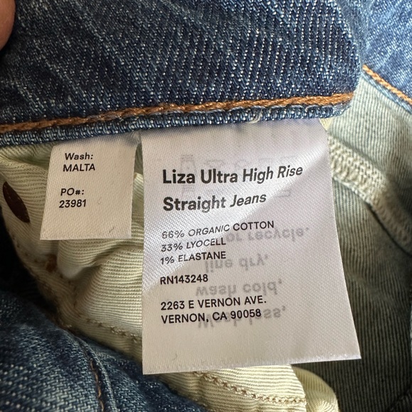 REFORMATION NWT Liza Ultra High Rise Jeans W size 28.  SOFT😍 Perfect stretch - Picture 4 of 12